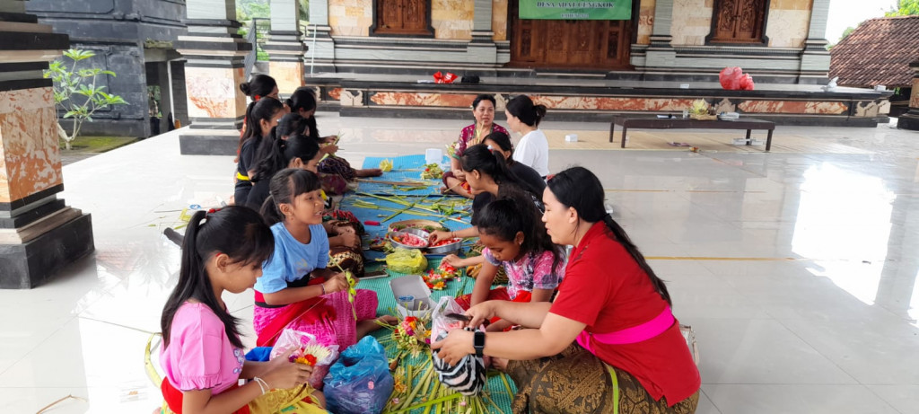Pasraman Desa Adat Cengkok Desa Baha